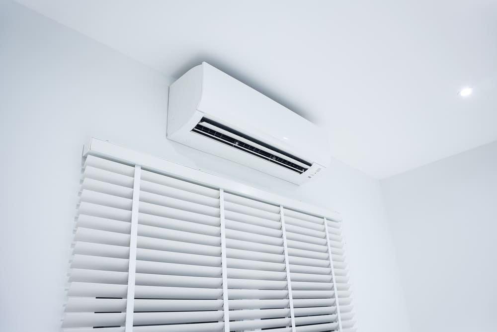 A view of an indoor ac with blinds under